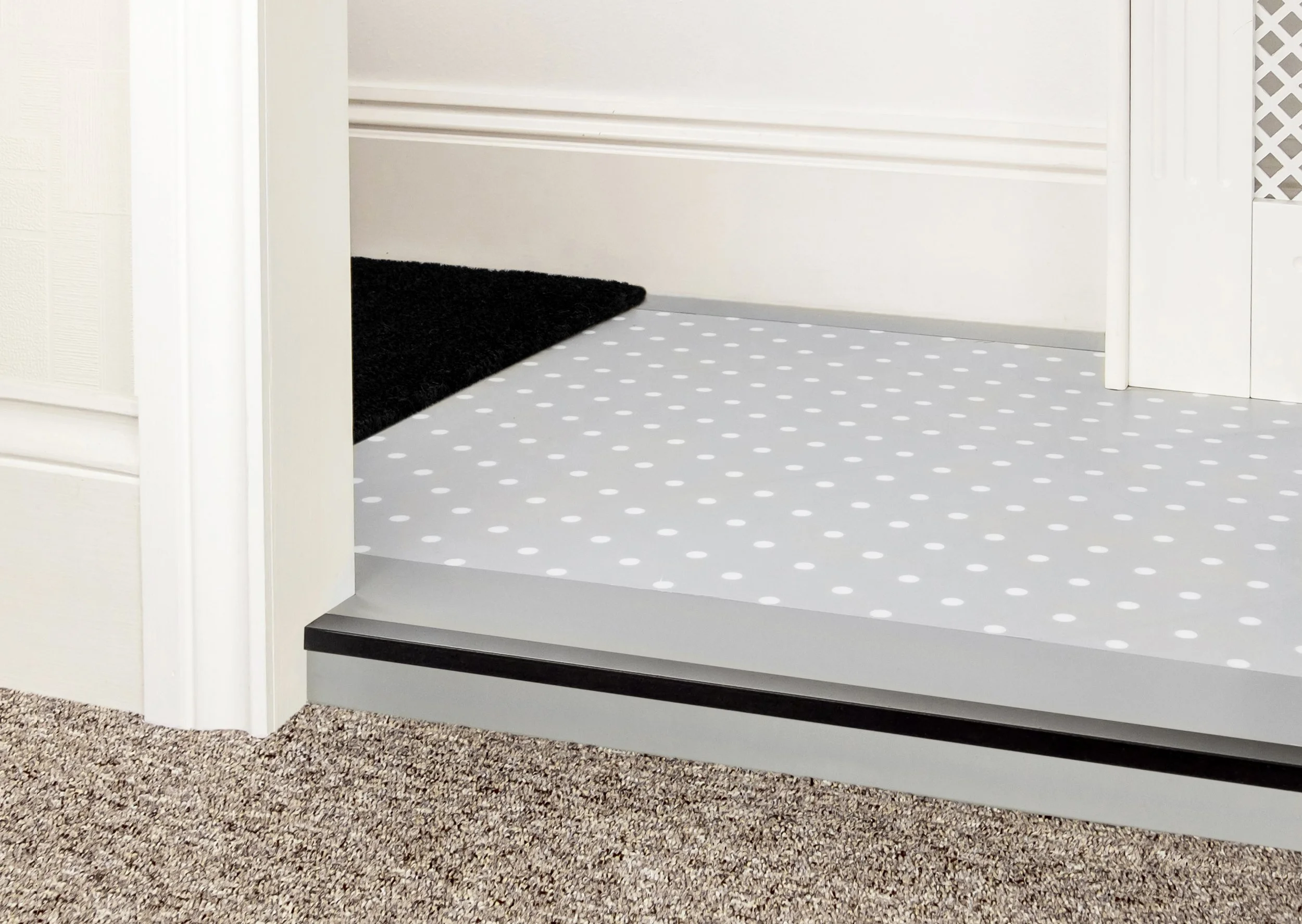 stairrods-black-premier-trim-bigger-lip-step-harvey-maria-spot-stone2.jpg