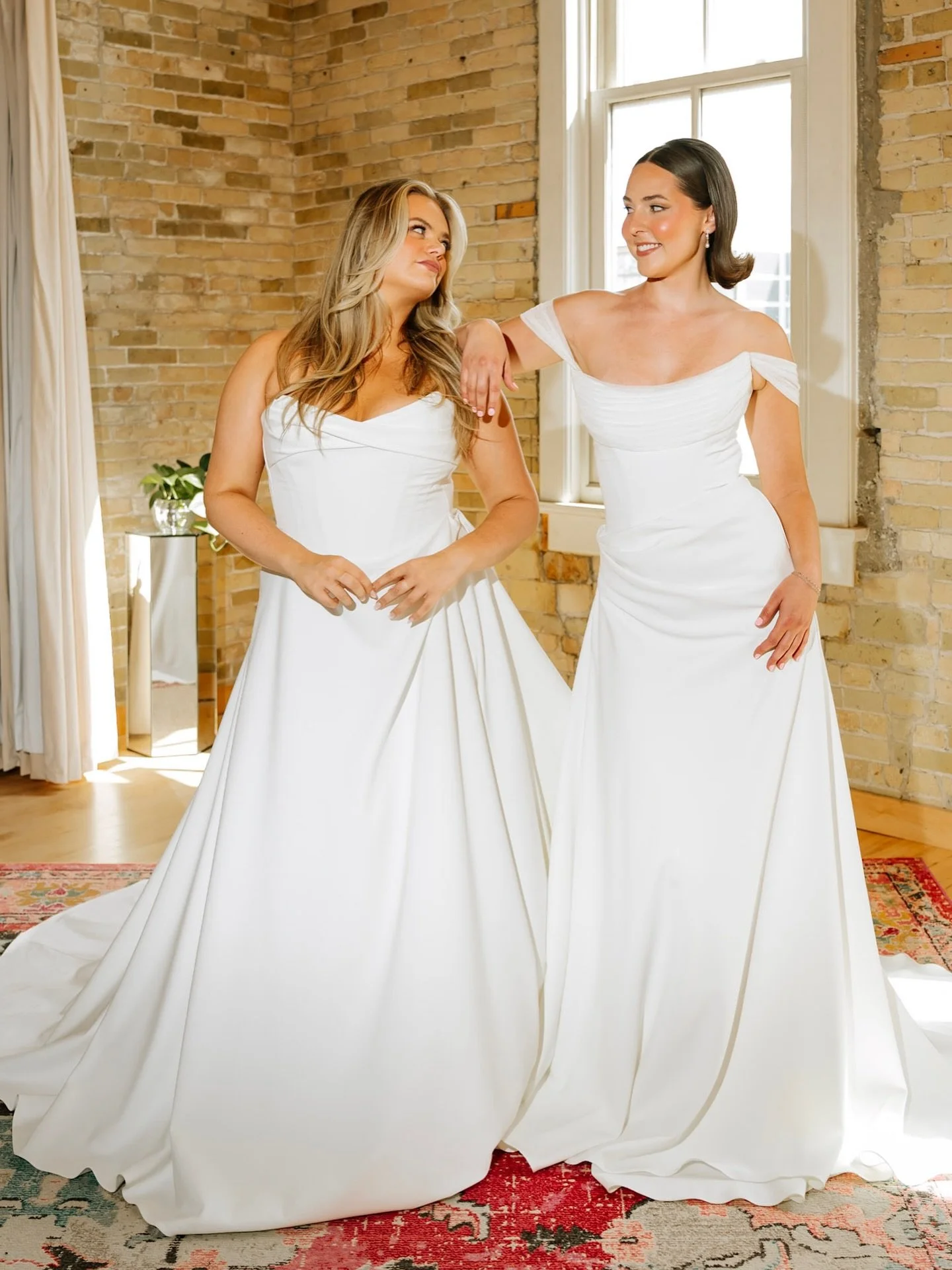 today&rsquo;s priorities:
bad bunny.

jk, the only matchups we care about tonight:
👉🏻 movement vs structure
👉🏽 texture vs color
👉🏾 veil vs scarf vs cape
👉🏿 romance vs edge

who are you cheering for? 👇🏽
.
.
.
.
.
featuring:
👉🏼whisper + the