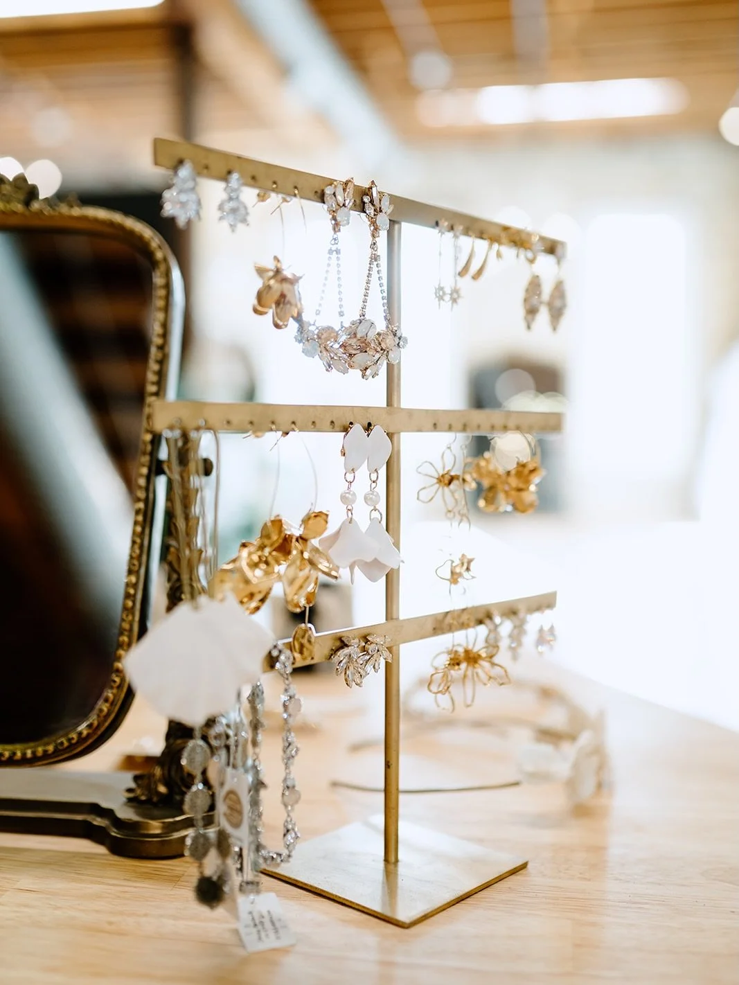 save the date, babes&hellip; strike flash sale is this sunday ⚡

earrings you&rsquo;ve been eyeing from @saragabrielveils, @untamedpetals, @a.b.ellie + more - up to 50% off for one day only. snag them before they&rsquo;re gone 🖤

the deets 👇🏼👇🏽?