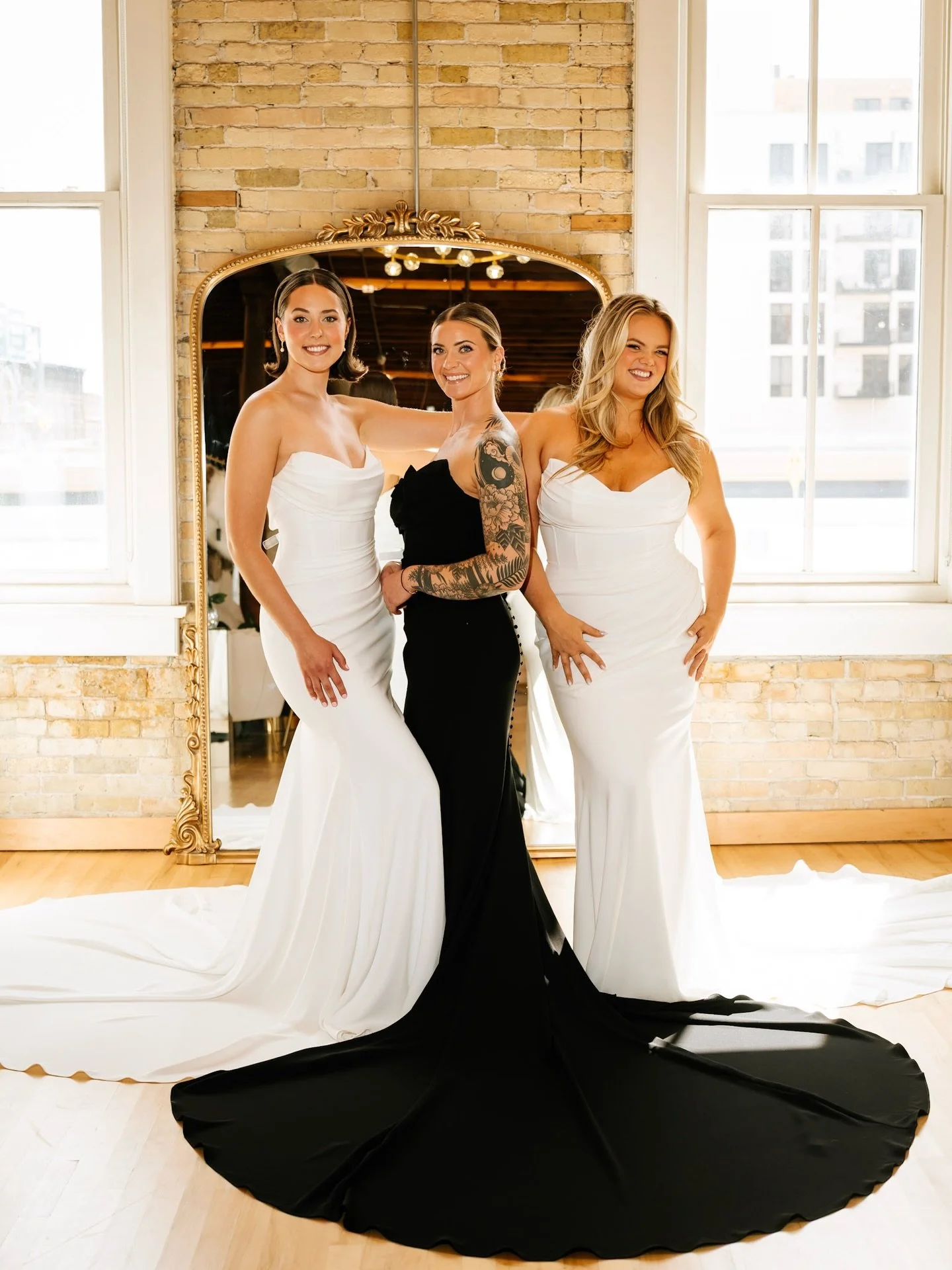 coco: still that girl 💅🏼

peekaboo cups. waist-defining boning. ruching for days. a train that refuses to be ignored. whether you choose ivory or black, coco doesn&rsquo;t miss.

obsessed? same. secure your moment with coco. link in bio 🥂
.
.
.
.
