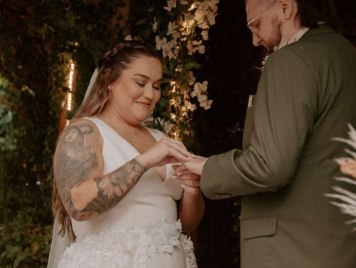 Milwaukee-wisconsin-strike-bridal-bar-amsale-raven-wedding-dress-24