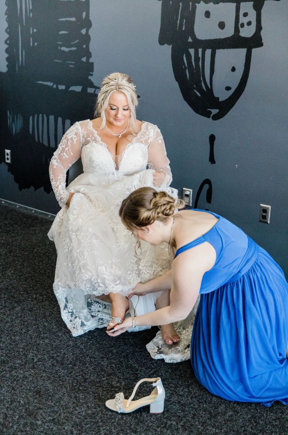 strike-bridal-bar-milwaukee-wisconsin-studio-levana-lilach-long-sleeve-wedding-dress-11