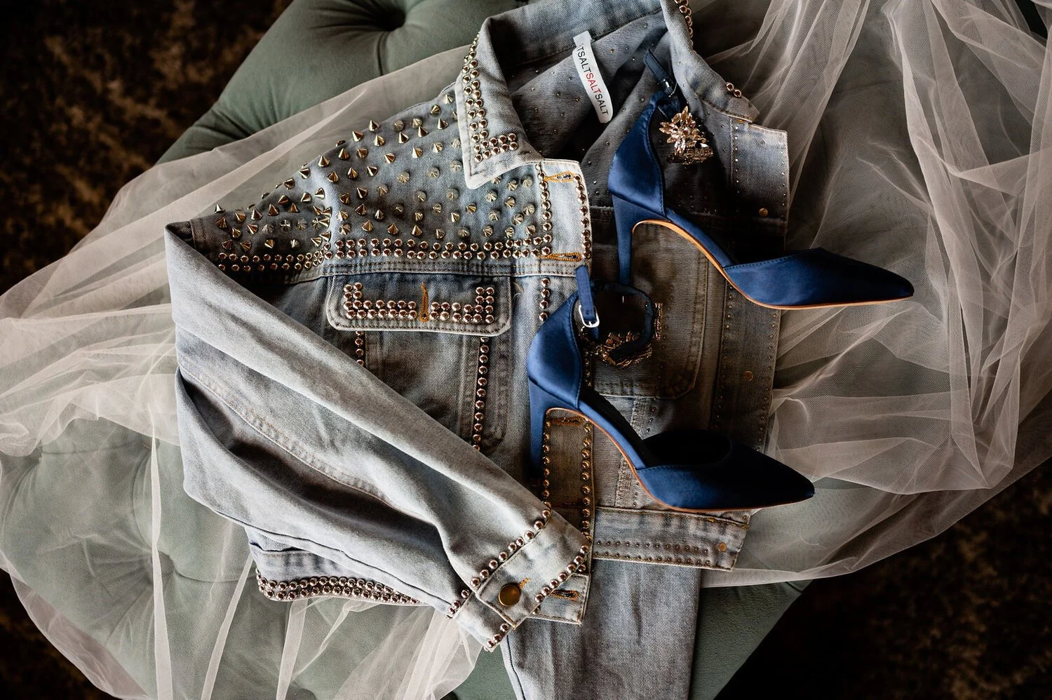 strike-bridal-bar-real-bride-blog-zoe-ryan-milwaukee-wedding-reese-private-collection-dress-4