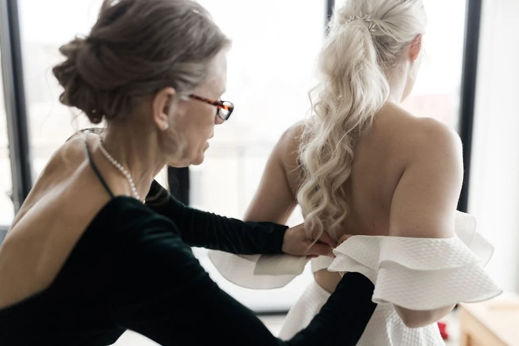 strike-bridal-bar-real-bride-blog-kaitlyn-daniel-milwaukee-wedding-mimosa-alena-leena-dress-10