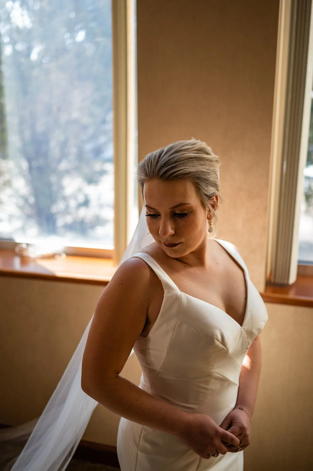 strike-bridal-bar-real-bride-blog-zoe-ryan-milwaukee-wedding-reese-private-collection-dress-8