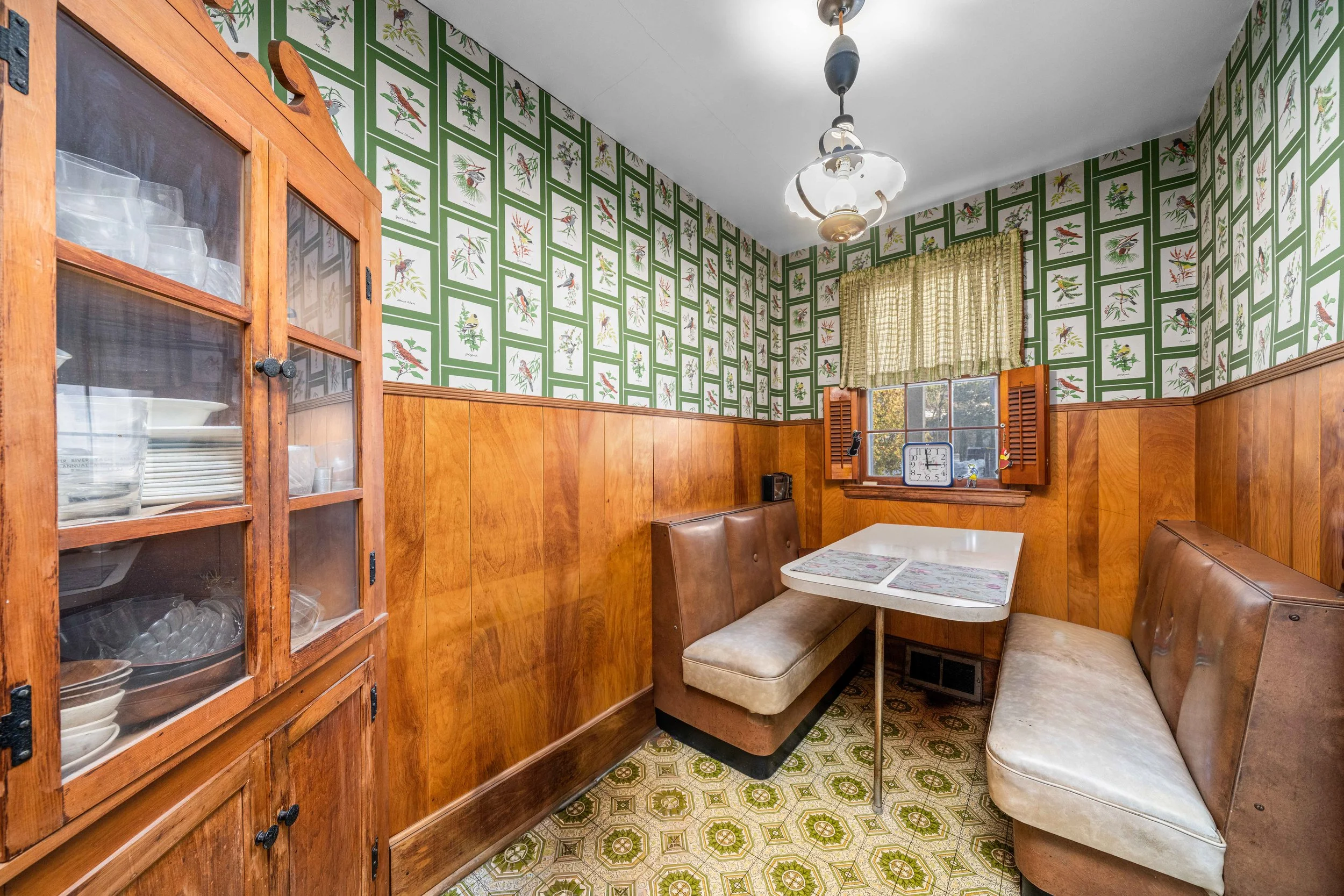 Eat-in Booth