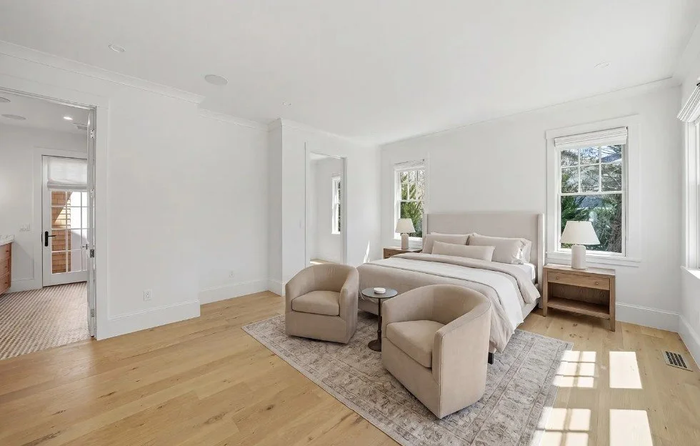 Master bedroom 03.jpg