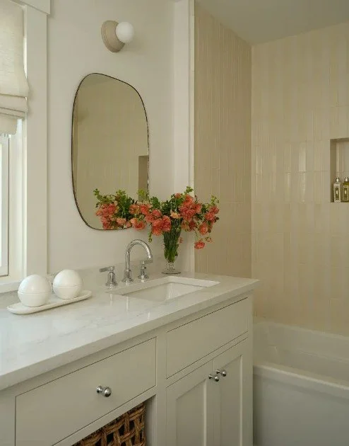 bathroom 02.jpg
