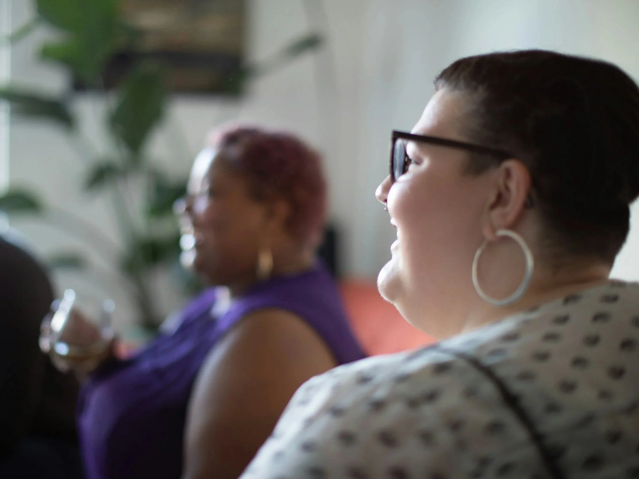 women gathered for moms thrive