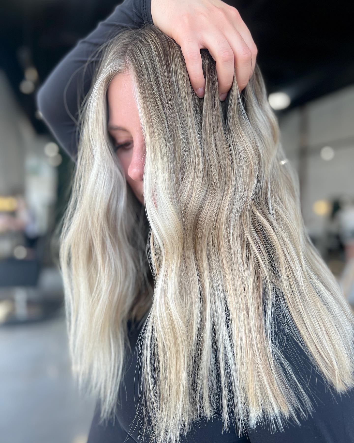 MY FAVORITE COLOR EVER. SAY LESS🔥

#brookfieldhairsalon #milwaukeehairstylist #wisconsinhairstylist #milwaukeehairsalon #blondingspecalist #milwaukeeblonde #blondingsalon #balayageartists #balayagespecialists