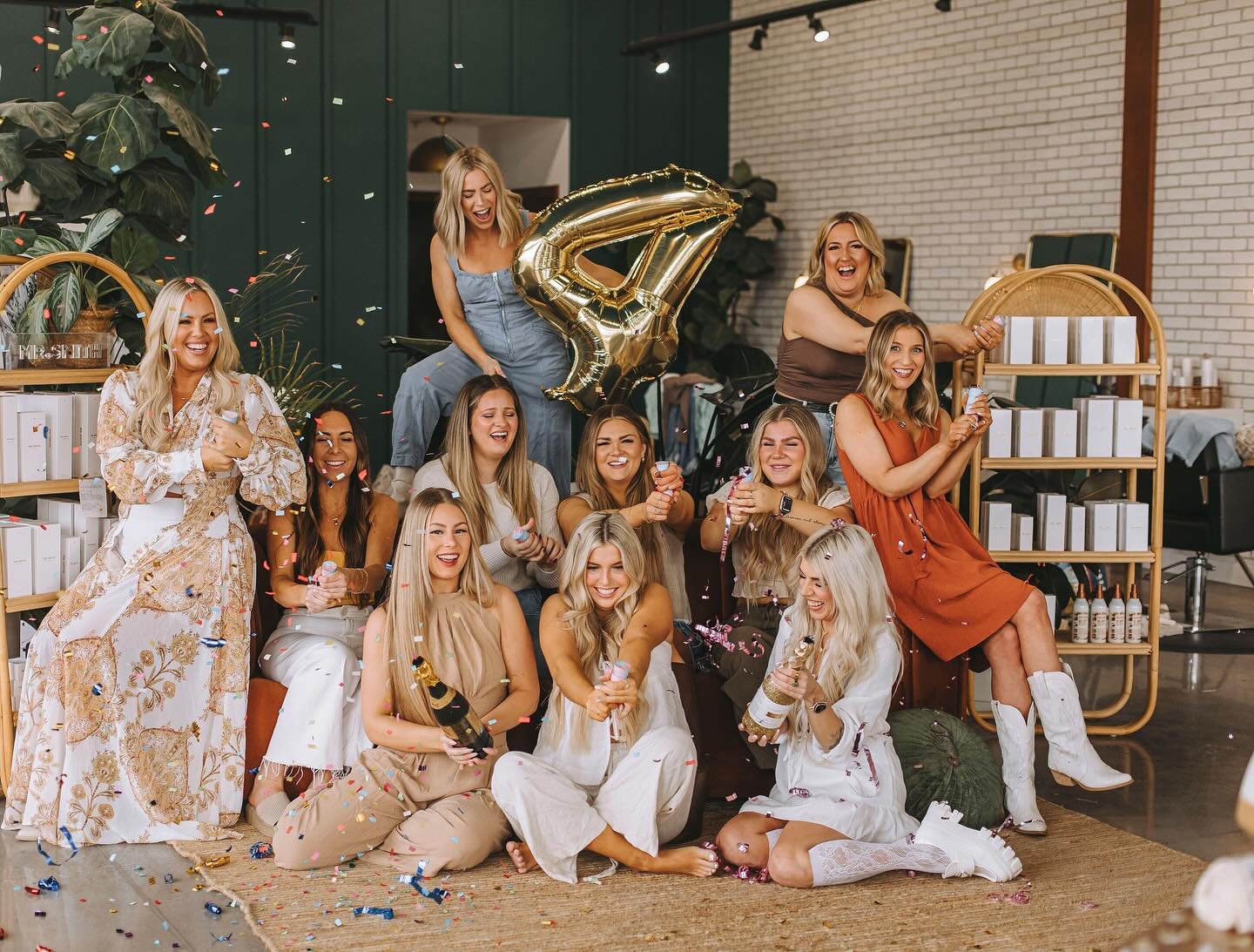 🎉 CHEERS TO 4 YEARS 🍾 

Time really flies when the vibes are immaculate ✨ Built from the ground up by our fearless salon mama, @lo.whitebricksalon had a dream and created this amazing space where everyone that steps inside feels right at home 💛 We