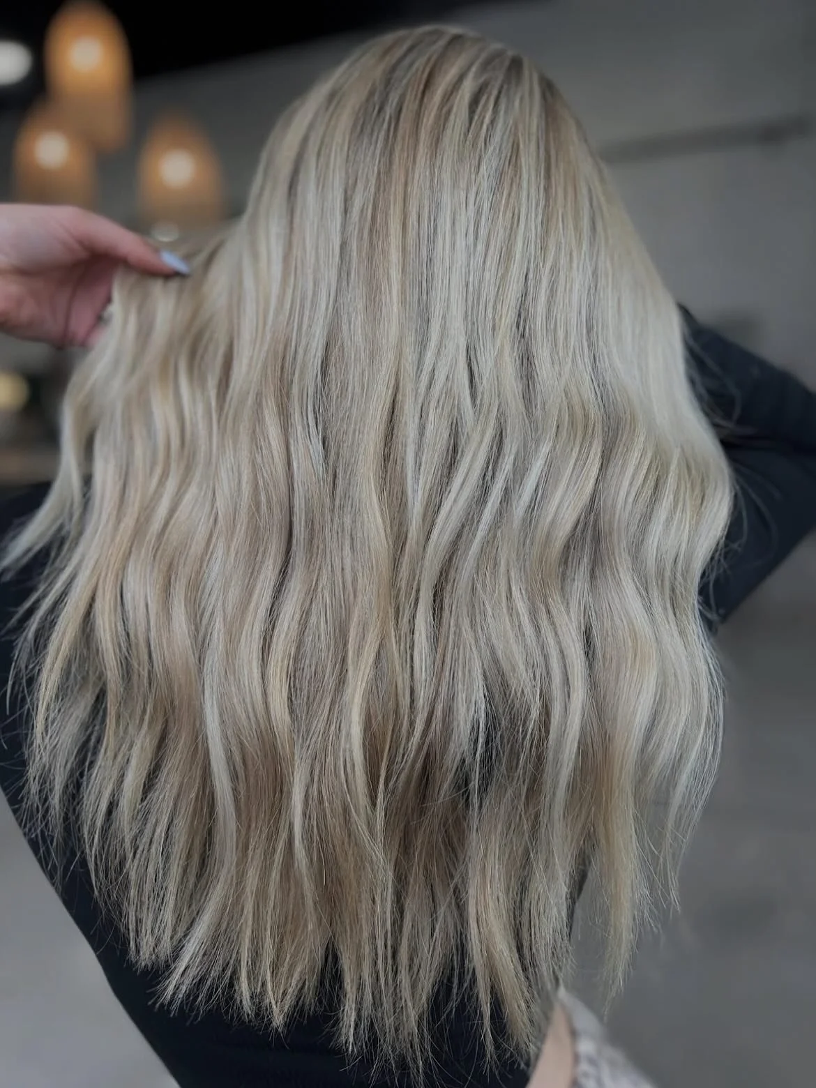 Just a bombshell blonde to brighten your day ☀️✨👱&zwj;♀️ 

📸 @beautybybecca_._ 

#blonde #blondebombshell #blondebabe #highlights #highlight #highlightbalayage #platinumblonde #brightblonde #hairofinstagram #instagood #2025hairtrends #milwaukee #mi