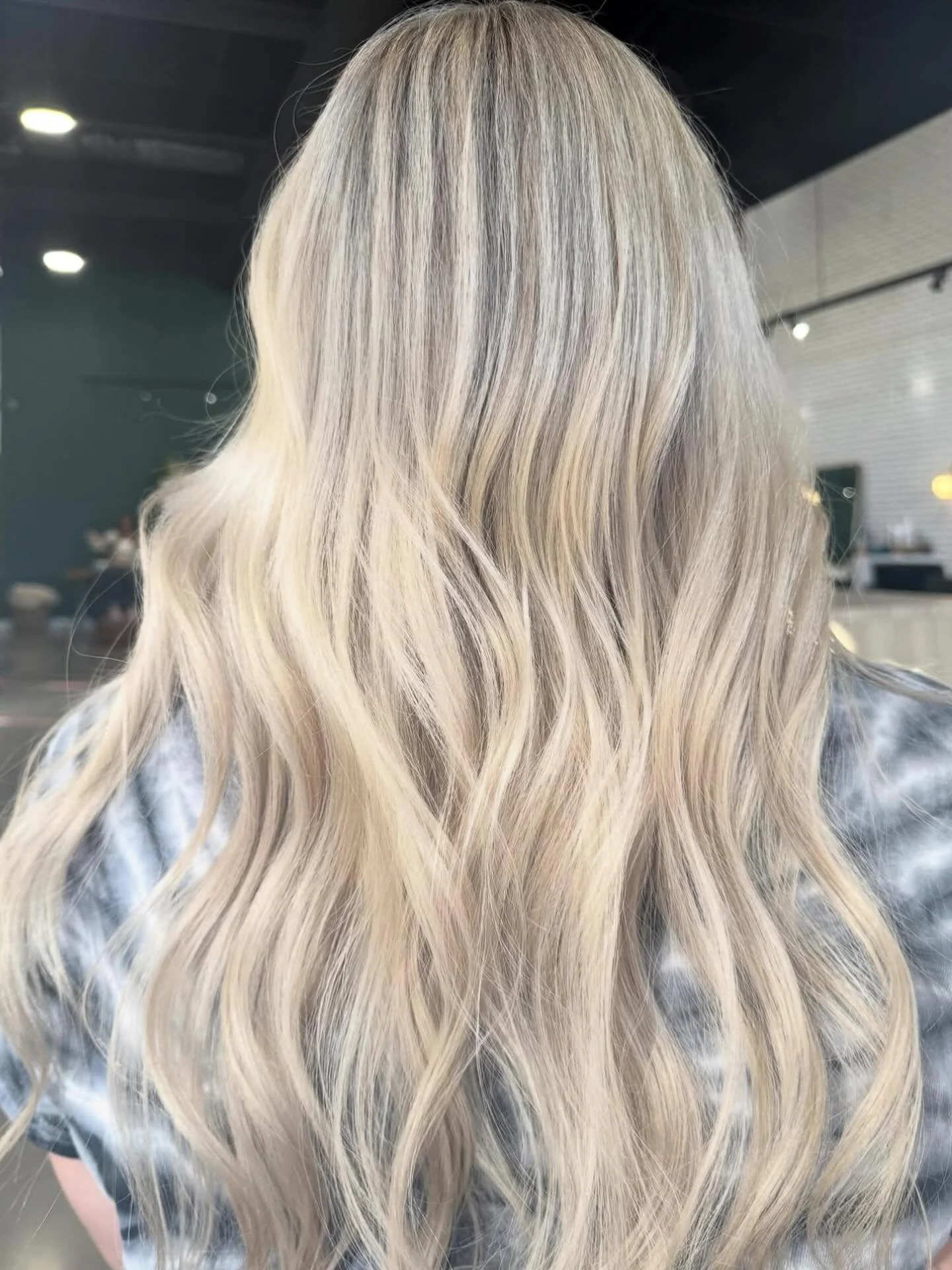 It&rsquo;s giving major glow-up energy ✨ 👱&zwj;♀️ 💫 

📸 @styledbyelizad 

#highlight #highlights #blonde #blondegoals #blonderandblonder #blondebombshell #dimensionalcolor #milwaukee #milwaukeesalon #milwaukeehair