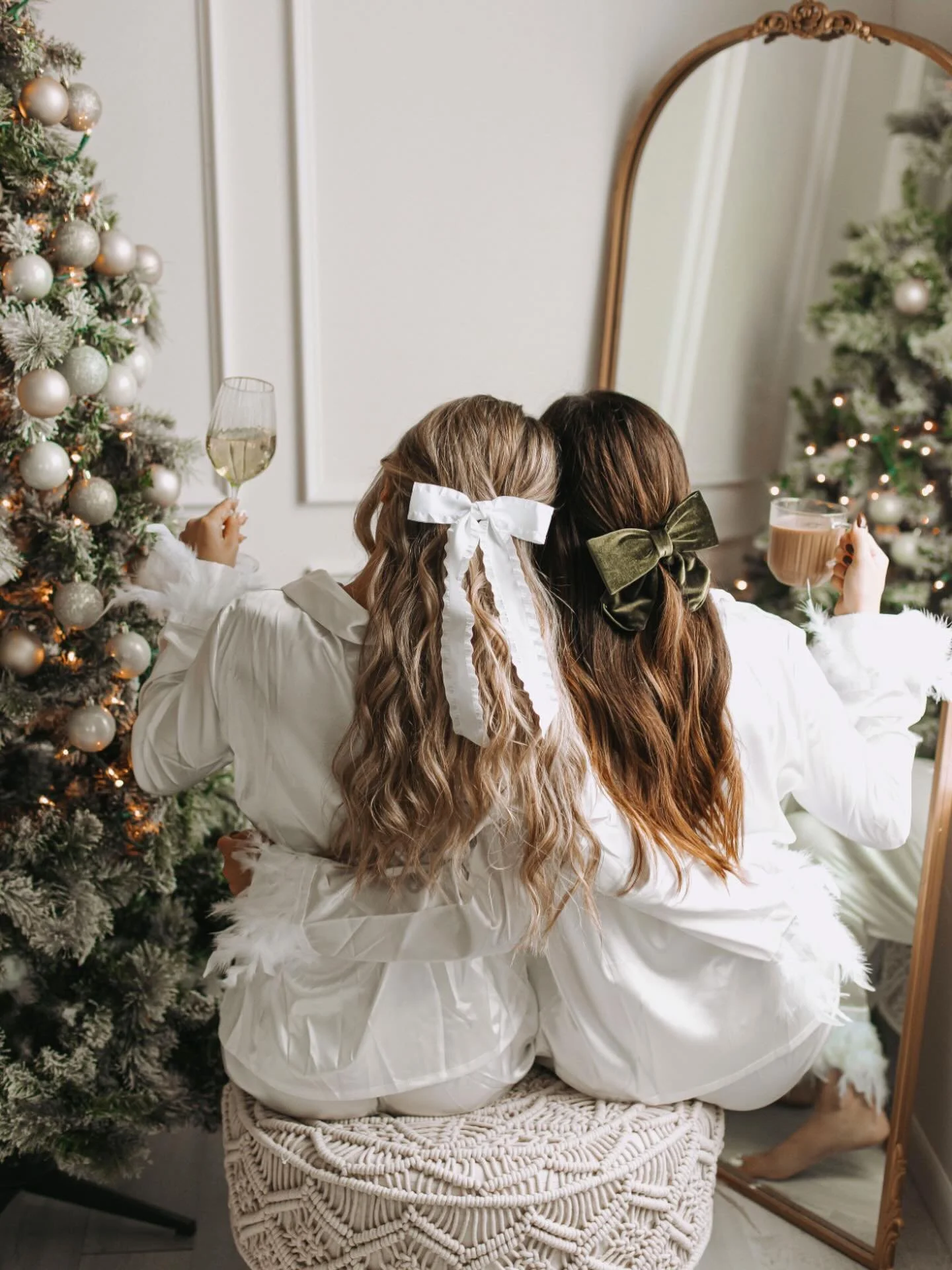 🎄 HAPPY DECEMBER 1ST! 🎄 

We&rsquo;re stepping into the most magical month of the year, and we&rsquo;re already feeling all the sparkle, coziness, and joy the season brings. ❄️ ❤️ ✨ 

Our chairs are ready, our stylists are excited, and we can&rsquo