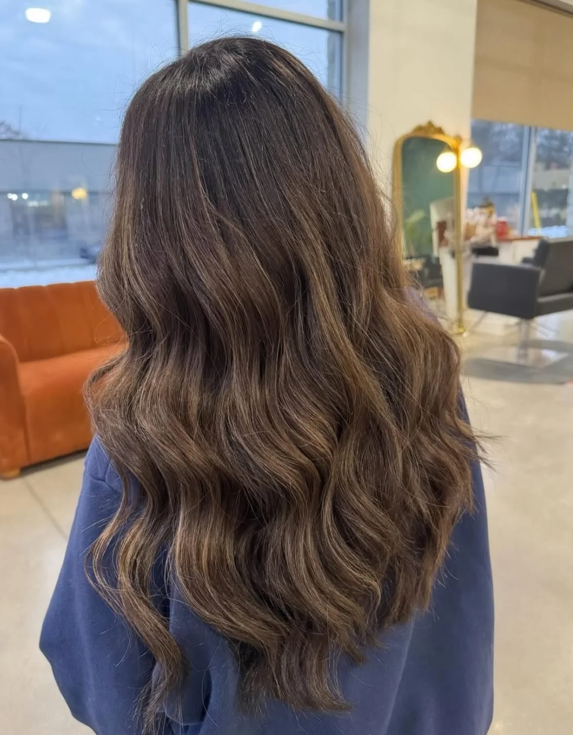 🍫 SHE&rsquo;S RICH 🍫 

This yummy, dimensional brunette is giving full festive energy &mdash; warm enough to bring the hot cocoa vibes all season long. ☕🤎✨

Soft blends, glossy shine, and that cozy-for-winter glow&hellip; consider this your remind