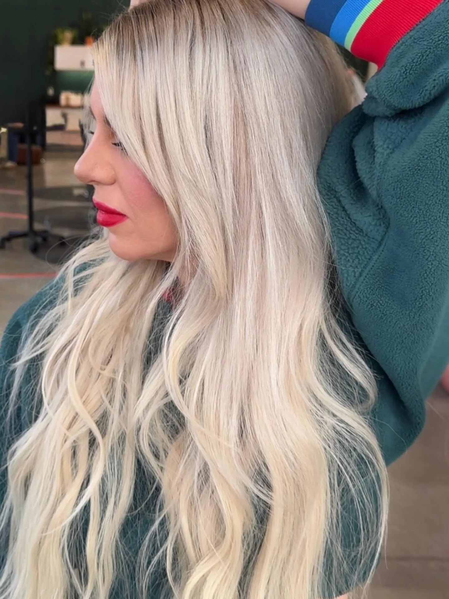 From bleach blonde to a softer, blendy root&mdash;we are LOVING how this turned out on our very own @courtneymarie_hair 🔥 

Color and Extensions: @hairbylivbryant and @colored.bycate 💛💛