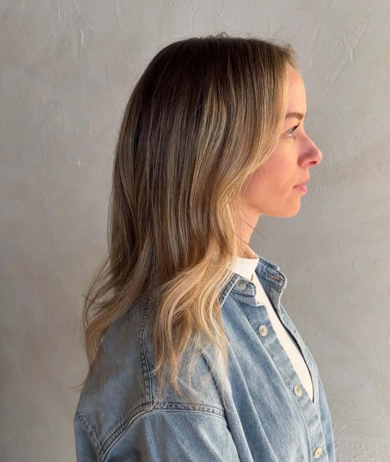 Soft dimension and natural movement, finished with a seamless blend. 🧸💛

Crafted with intention by @hairby__teresa 

#whitebricksalon #milwaukeewisconsin #livedincolor #dimensional