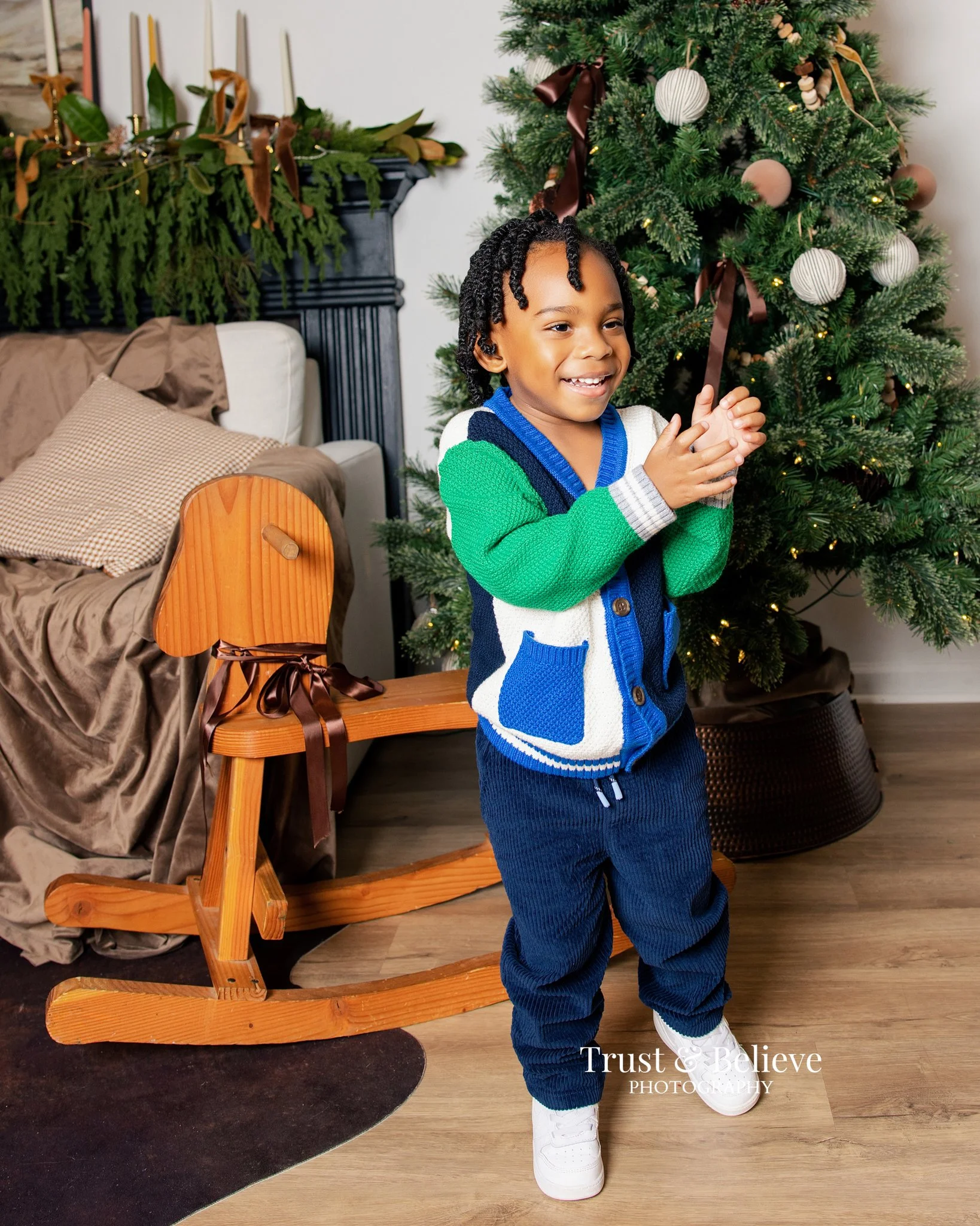 All the joy in one little smile! 

9 days until Christmas 🎄🎅🏿 Are you excited? 

#trustandbelievephotography #christmasphotos #christmas