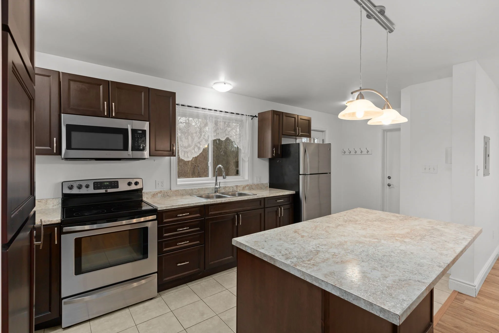 9-web-or-mls-770-progress-ave.jpg