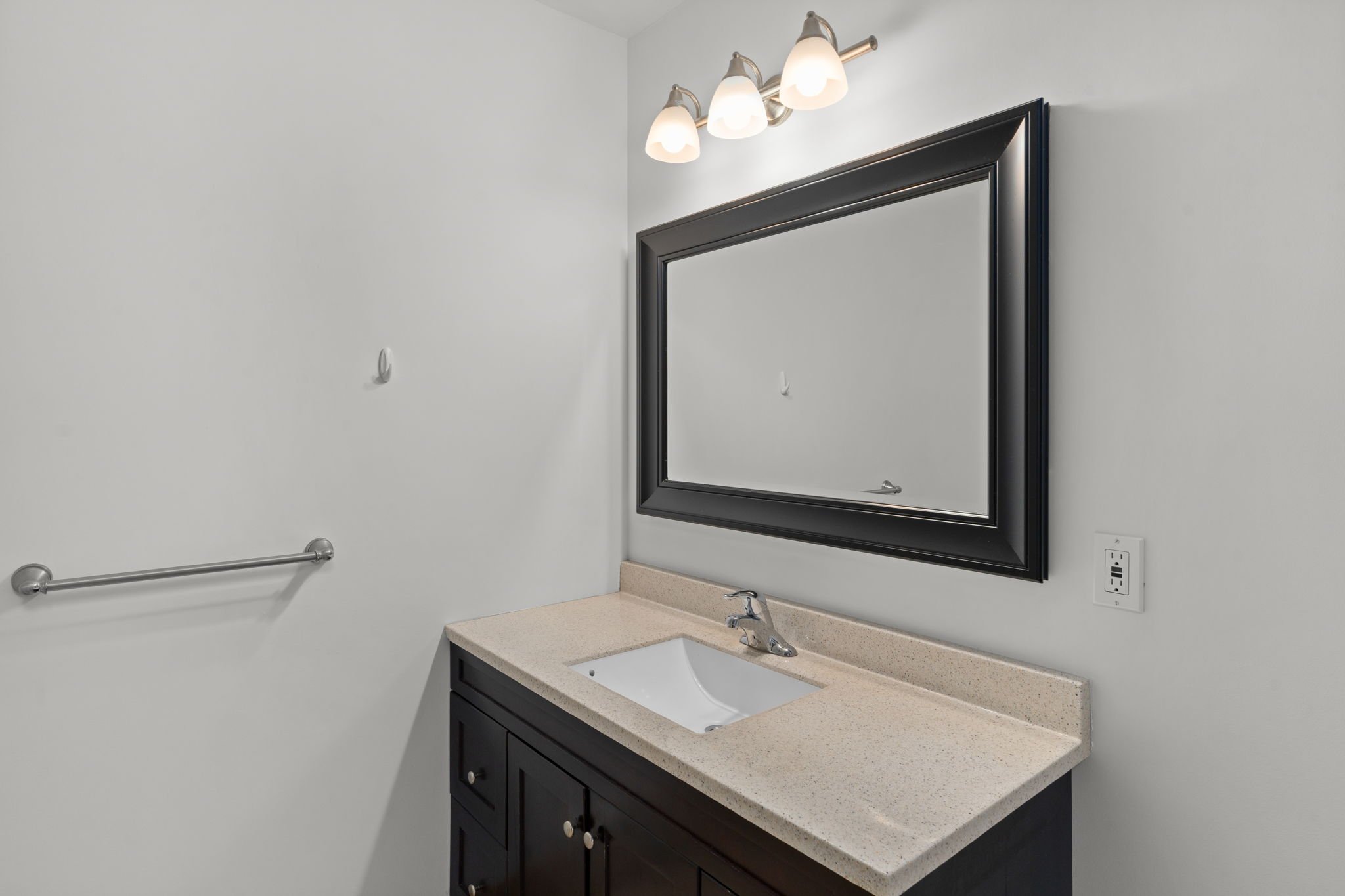 19-web-or-mls-770-progress-ave.jpg