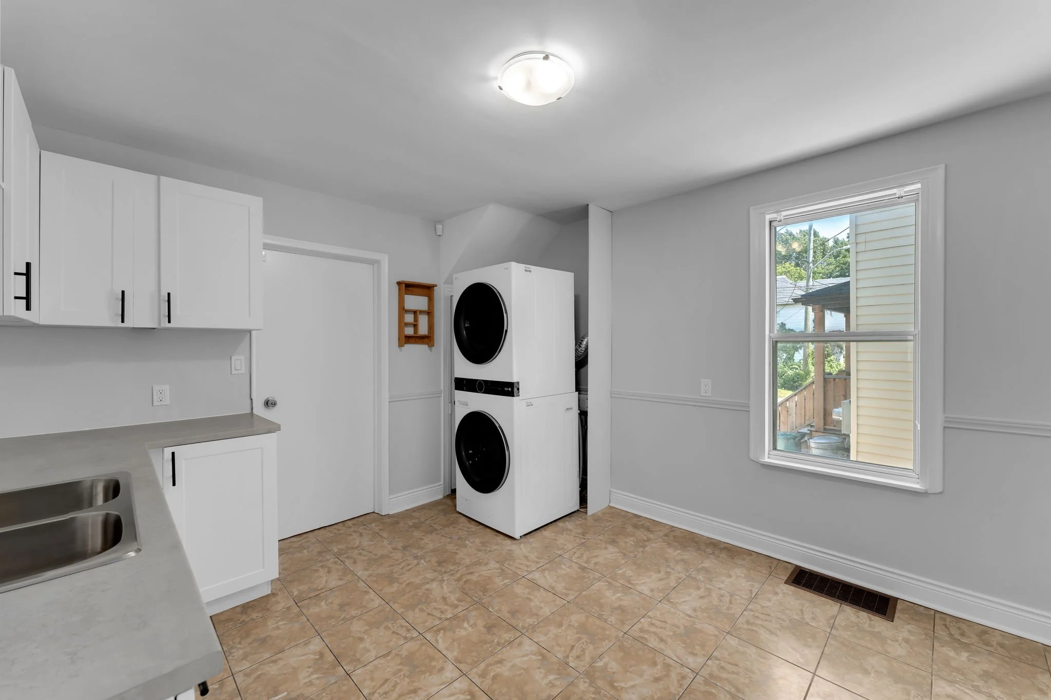 14-web-or-mls-218-york-st.jpg