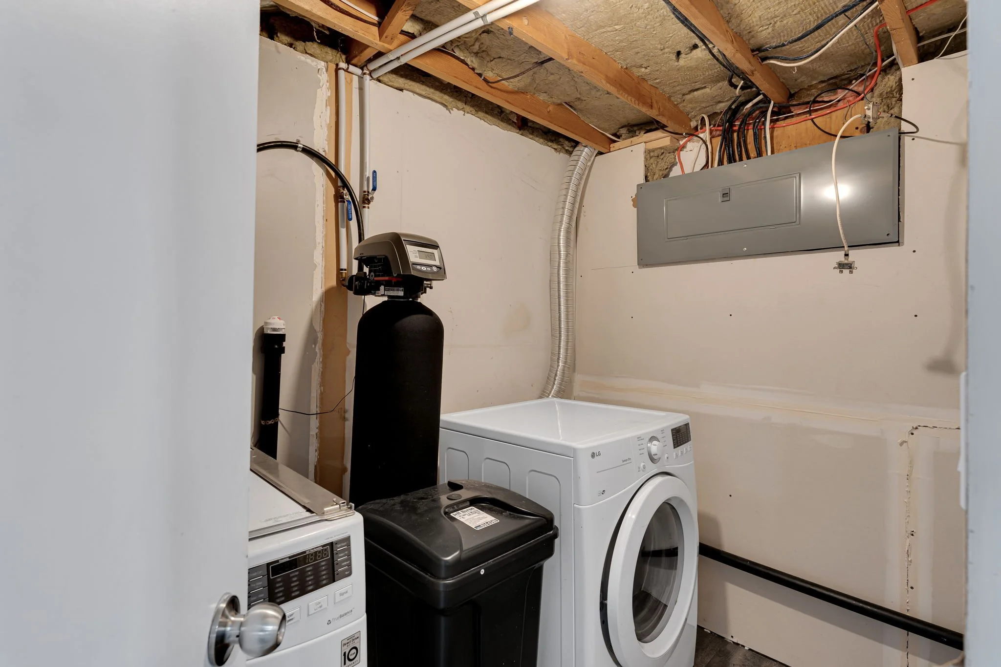 18-web-or-mls-720-selkirk-rd.jpg