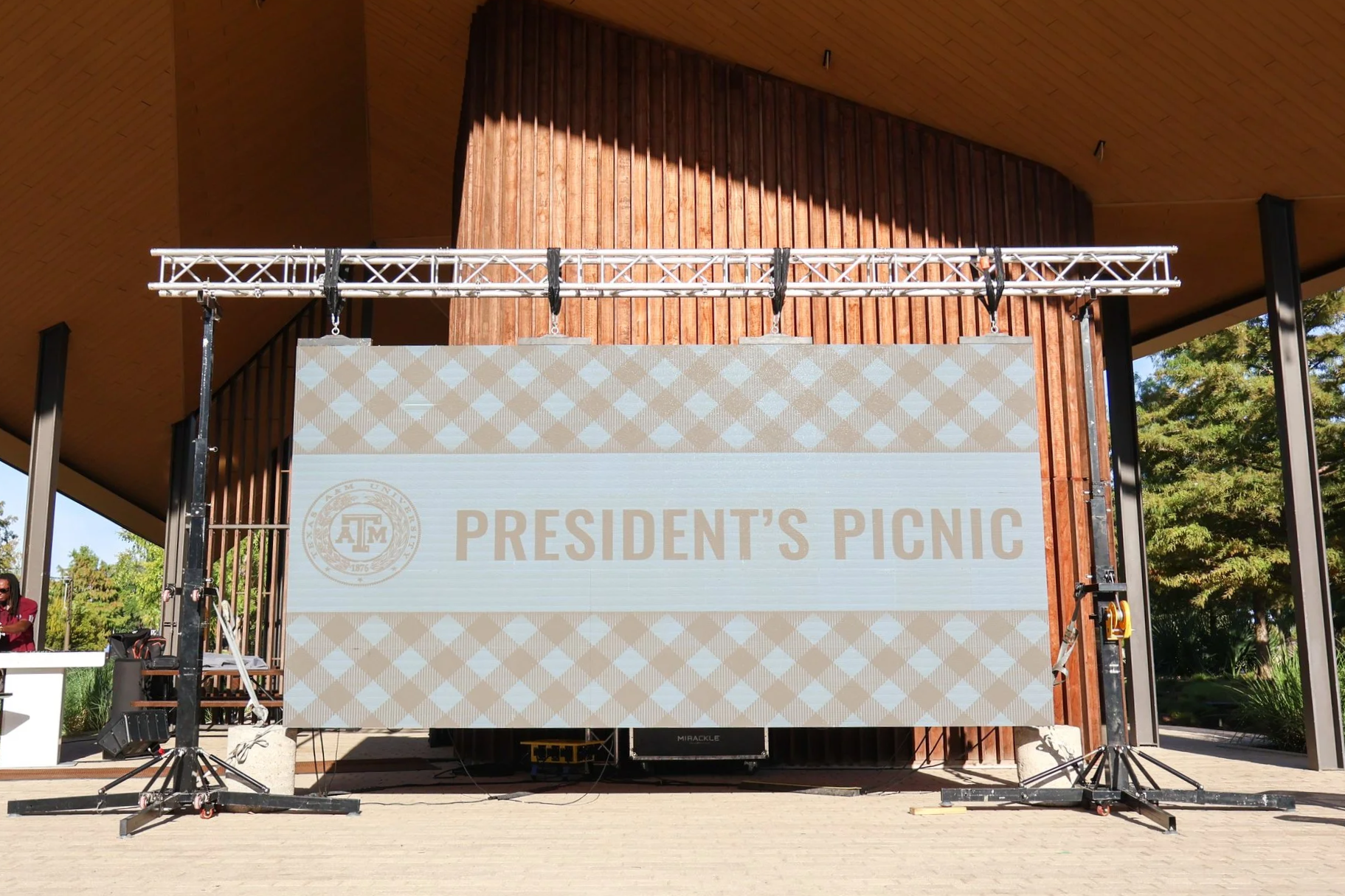 Planning an Event for a Student Organization or University Department? How an LED Screen Can Make a Big Impact