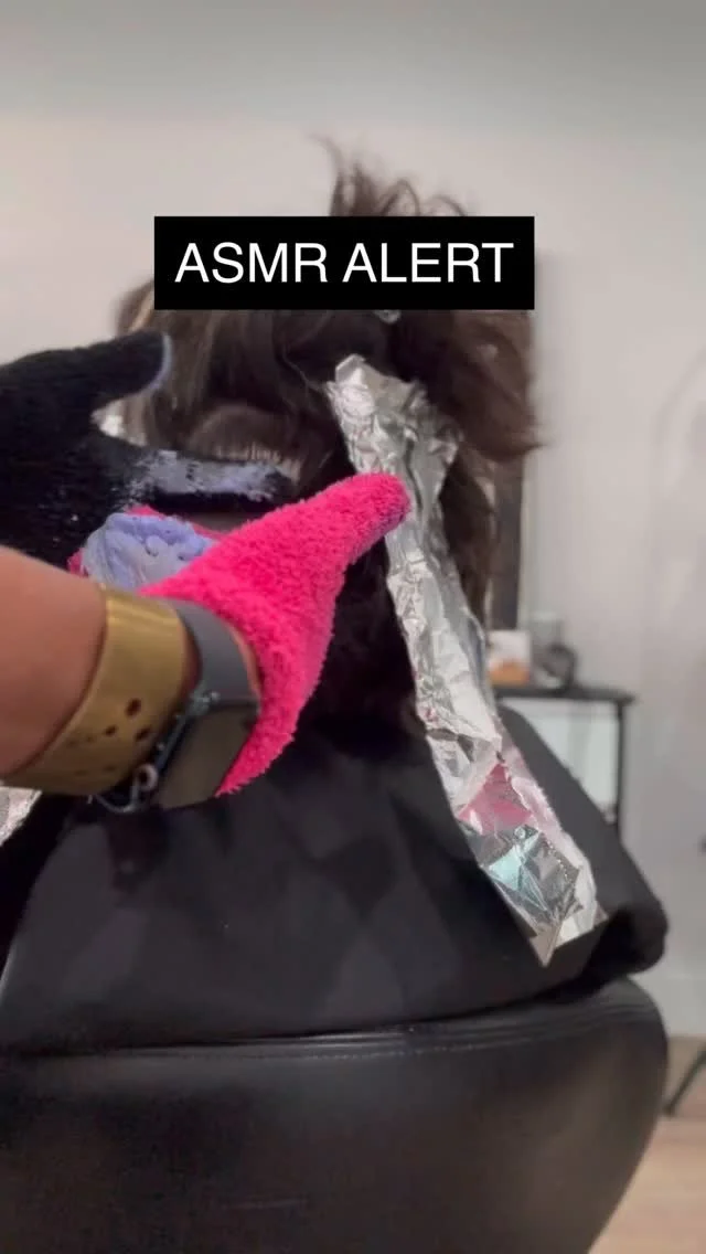 ..and try not to watch 1000x 🤩
Also peep the even lift? I had 3 stylist neighbors shook - 🚫 resaturation or toning before depositing fashion color.
⚛️Here’s the formula:
22grams @euforainternational 9 Level Lift Bleach
8 grams Clear B