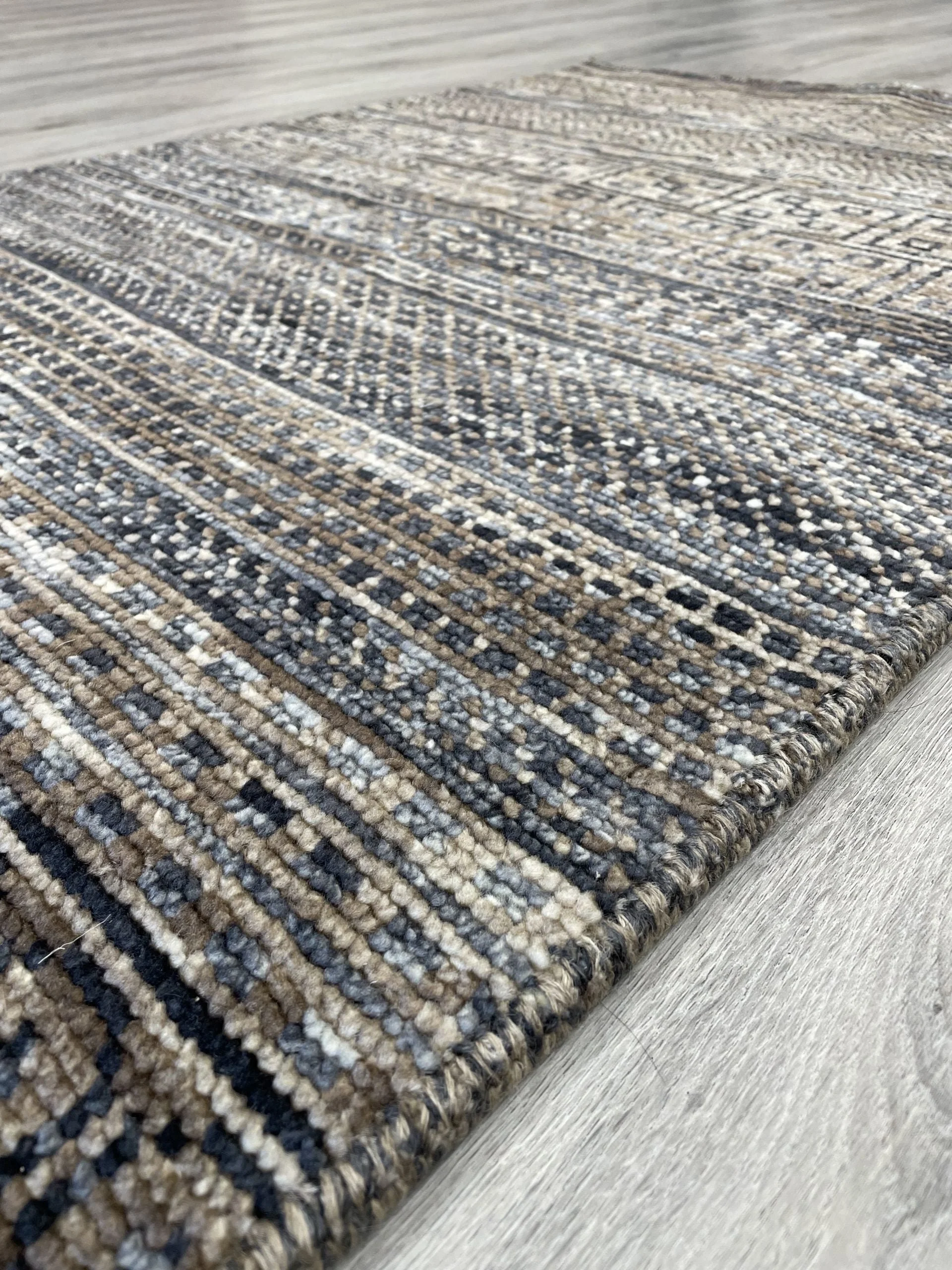 9'10" x 2'6" Modern Rug Runner in a neutral colour combination