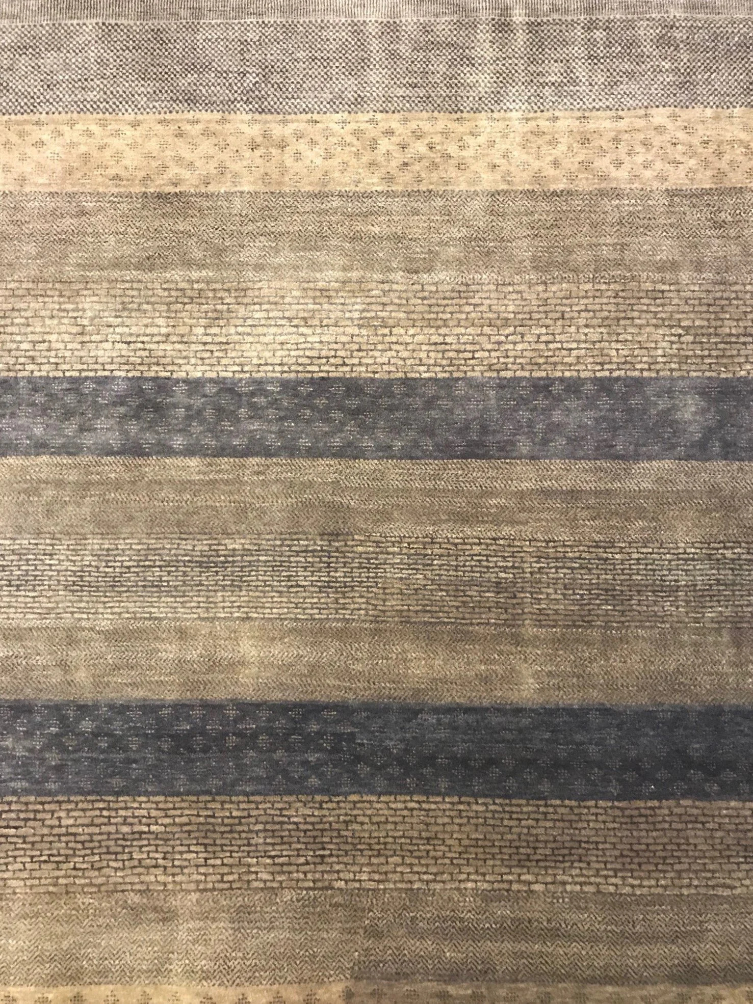 8x10 Gabbeh Design modern wool rug featuring a panel design