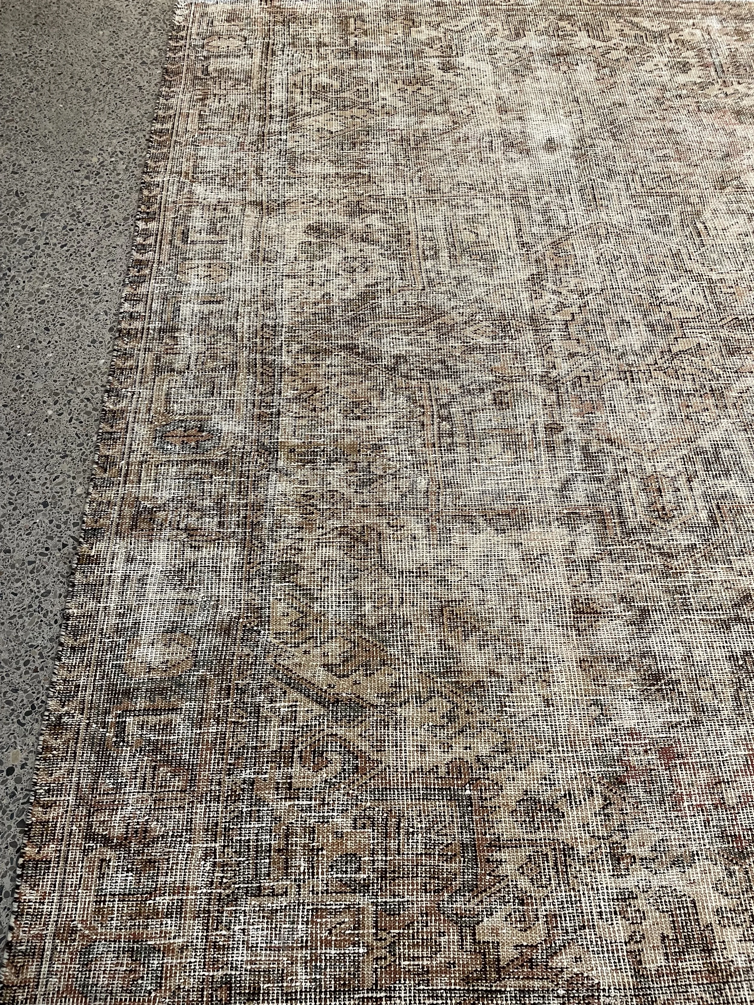 distressed_7x9_vintage_rug+kr321.jpg