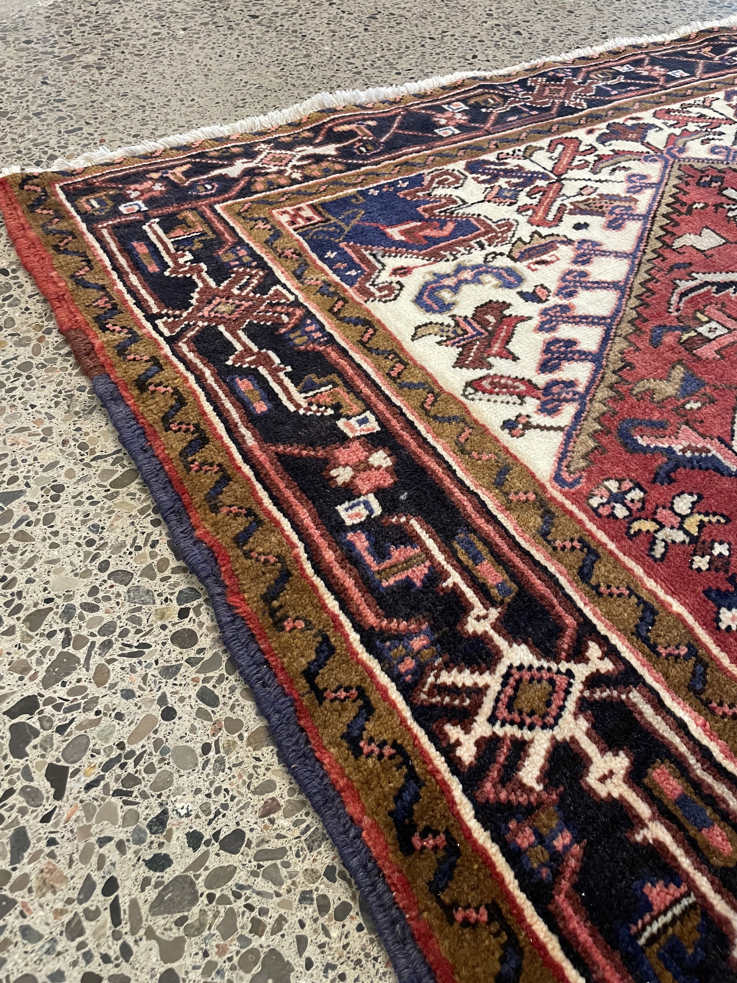A hand-knotted Heriz 5x7 Persian rug