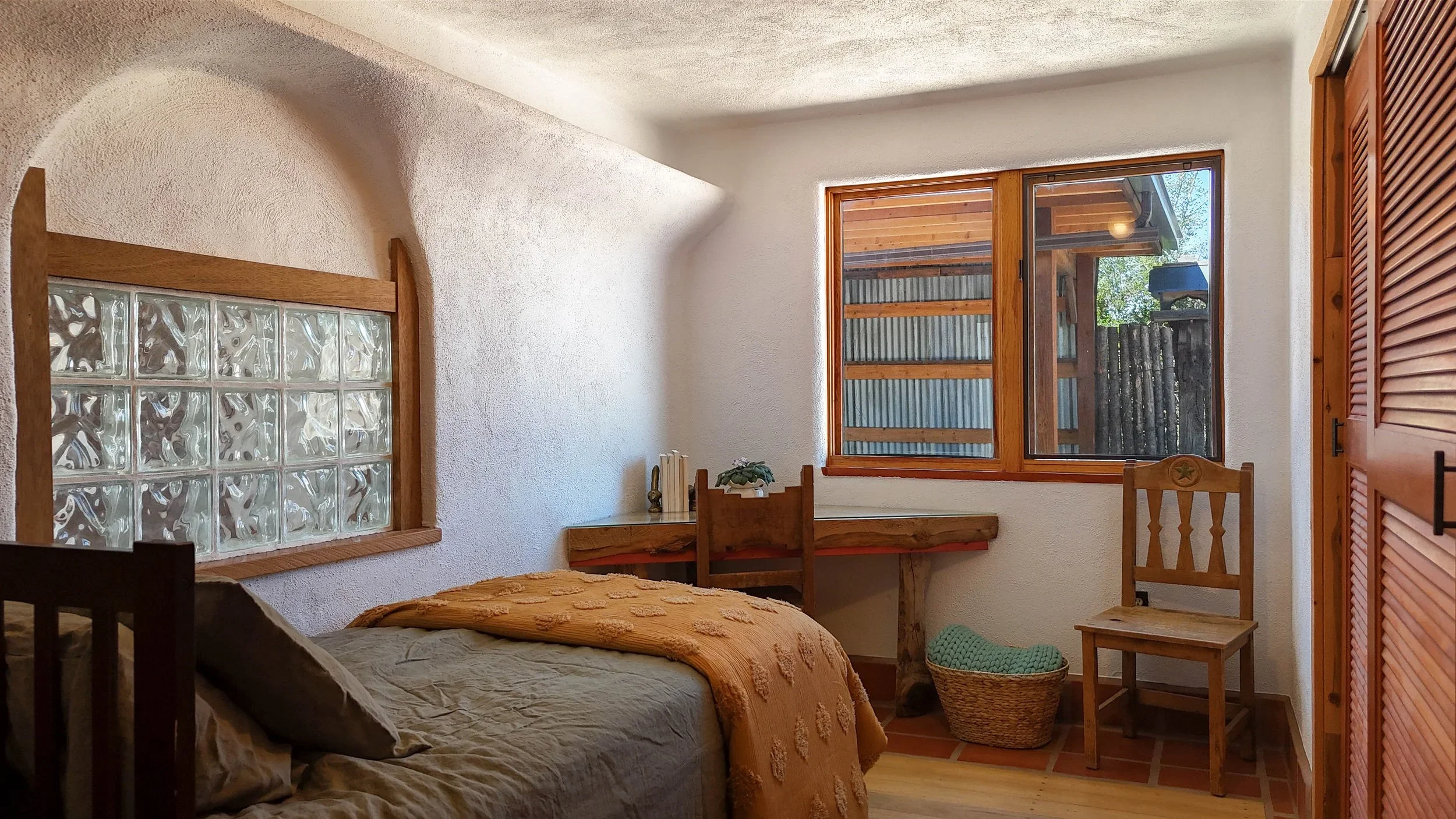 GUEST ROOM.webp