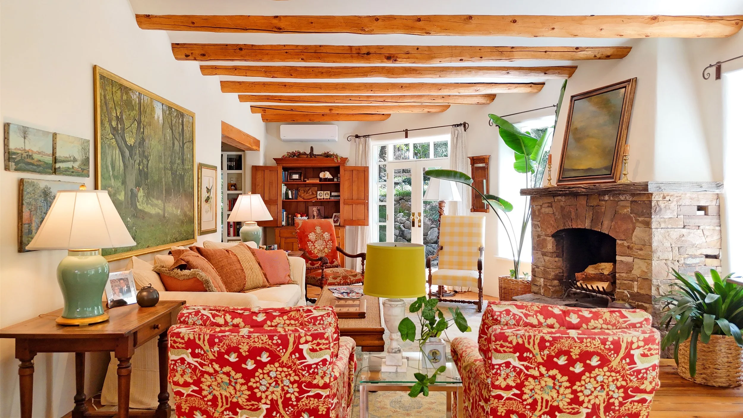 LIVING ROOM.jpg