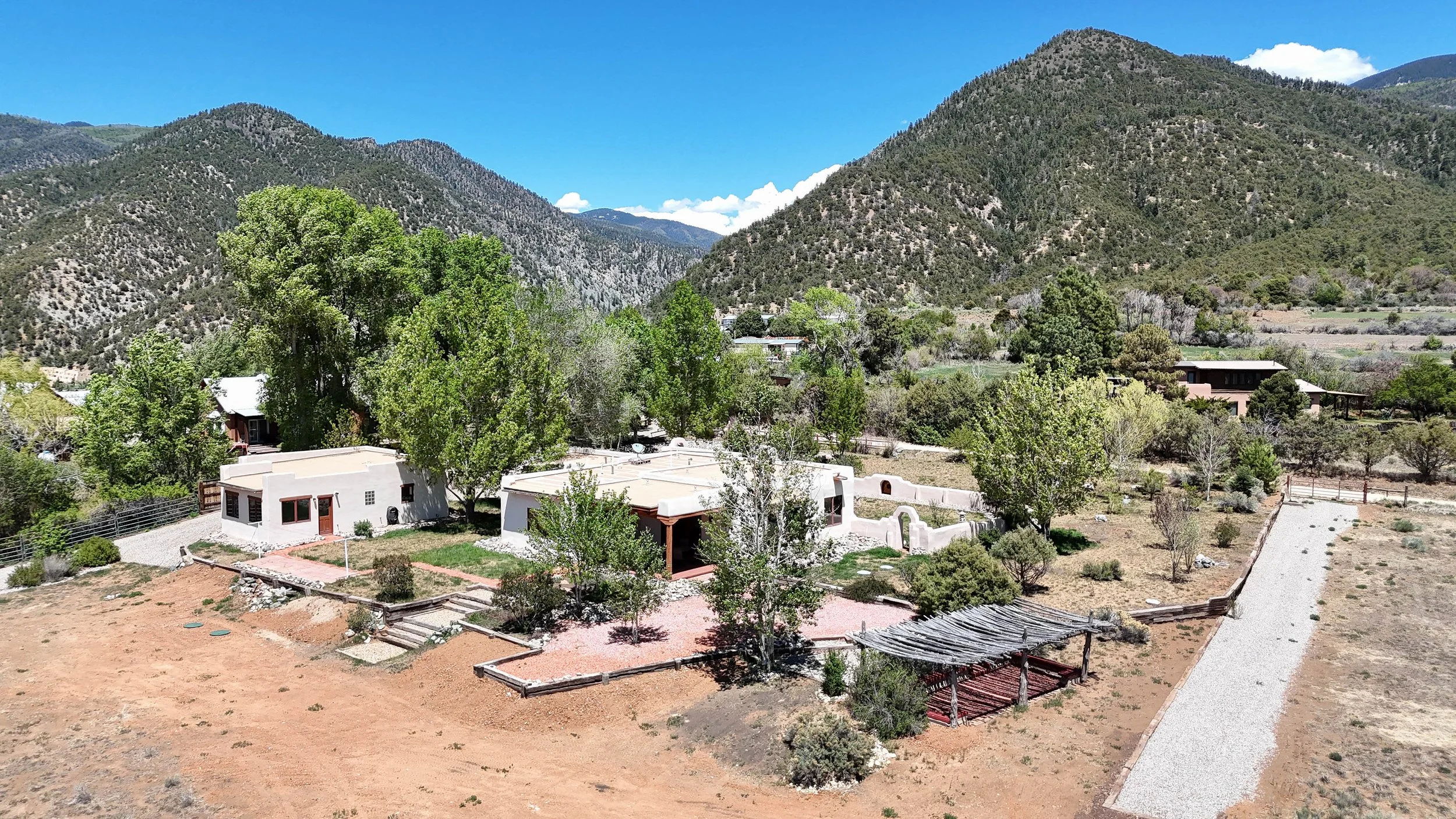 MOUNTAINS&PROPERTY.jpg