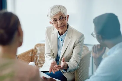 assets-images-site-merrilledge-homepage-connect-with-advisor-Advisor-Mobile.jpg