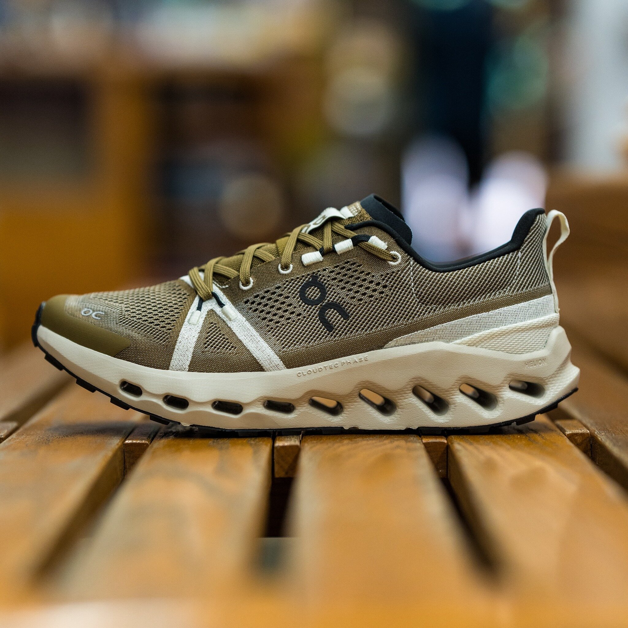 On Cloudsurfer Trail | On&rsquo;s first-ever trail running shoe powered by CloudTec Phase! 

So what&rsquo;s CloudTec Phase? 🤔 

It&rsquo;s computer-optimized technology geared to deliver a smooth ride and energy return you&rsquo;ll feel from heel t