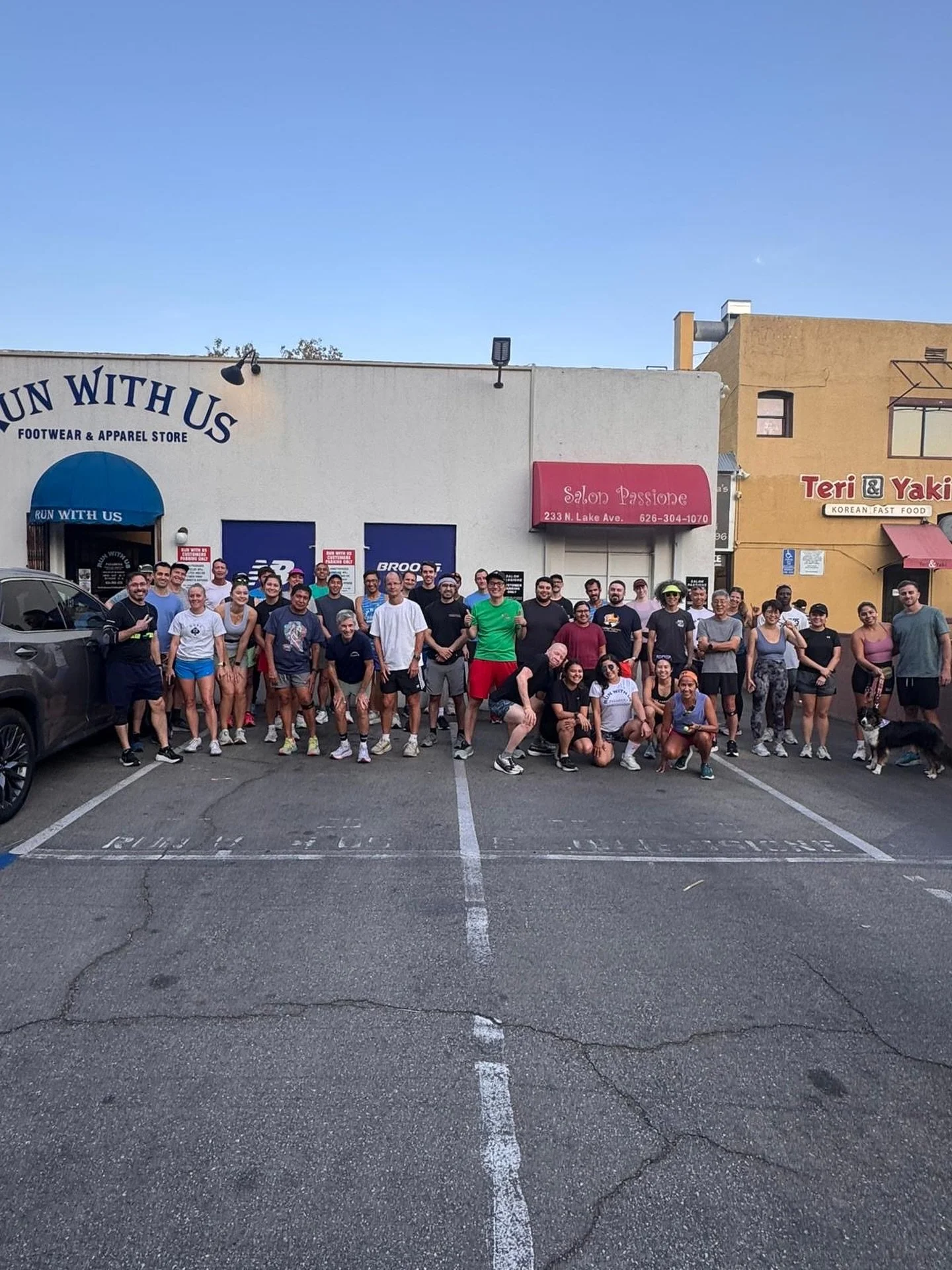 Monday Fun Run | It&rsquo;s looking like it&rsquo;s going to rain this week but not today!! Kick off your week with us whether it&rsquo;s coming for a nice and easy run or fun walk with friends. 

UltraSpire waist lights will be available to try! 🔦
