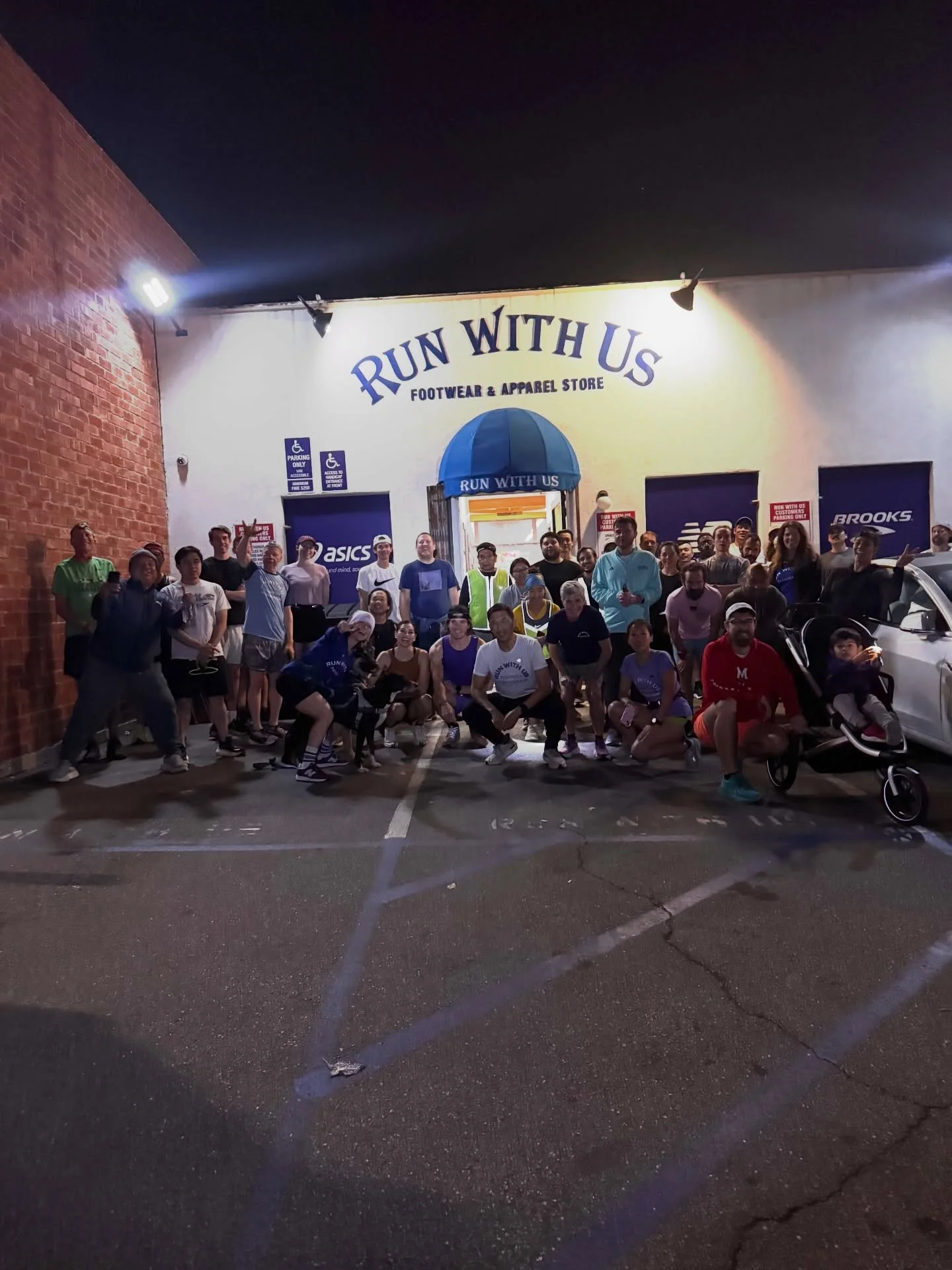 Monday Fun Run/Walk w/ Topo | We hope you enjoyed the big game yesterday!! It&rsquo;s time to work off all those amazing meals and kick off the week with a walk or run. Our friends from Topo will be joining us so you can try out their latest and grea