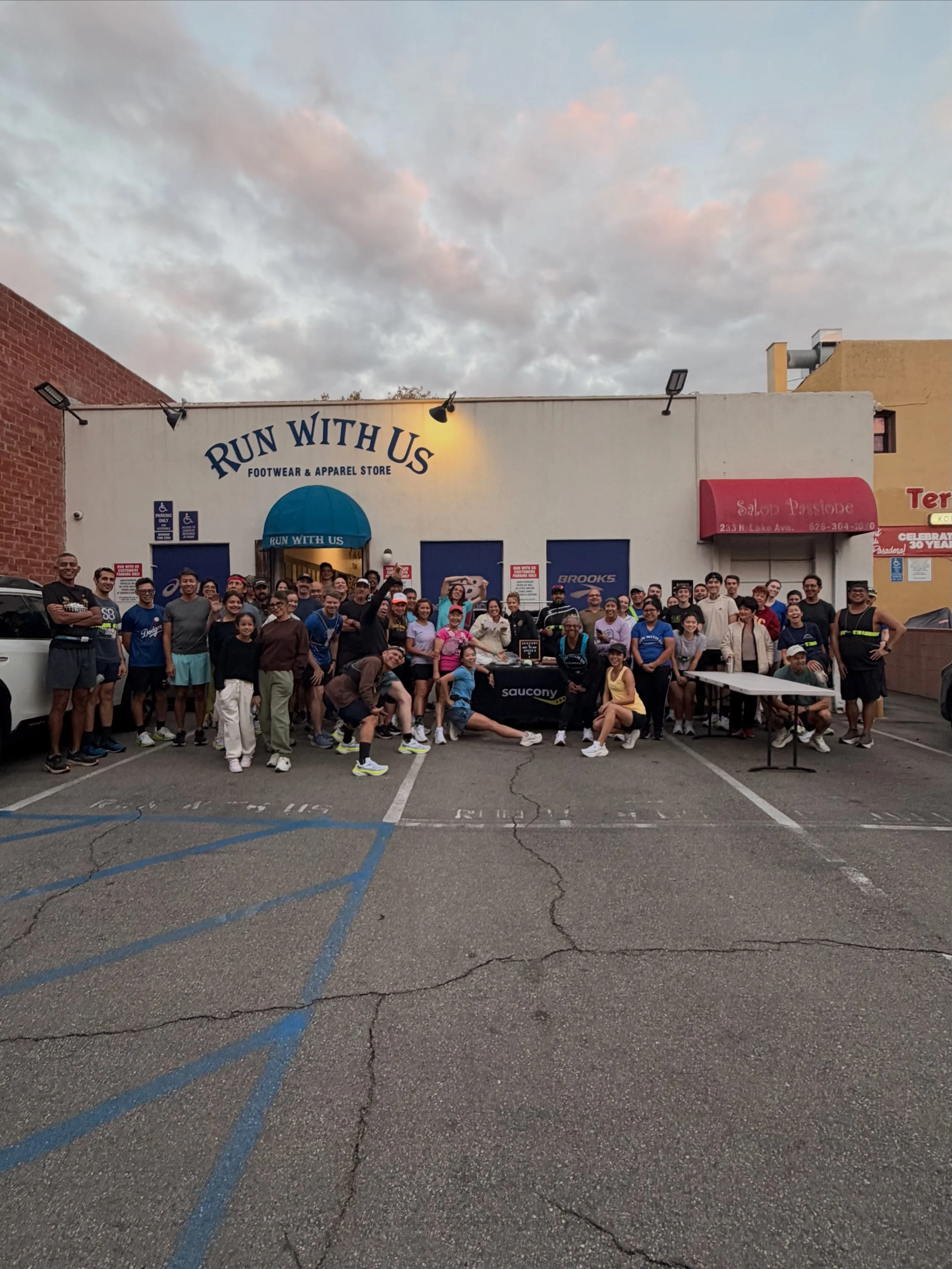 Monday Fun Run!! 

New week, same goal. Join us tonight for our Monday Fun Run! Come run or walk with us as we kick off the week the best way we know how. 

📍Run With Us &mdash; 235 N. Lake Ave, Pasadena
🕕 6:00pm
🏃 4 &amp; 6 mile run options
🚶 2 