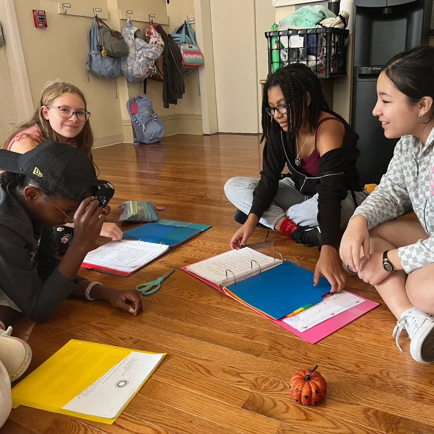 Promoting leadership in girls and supporting cross-grade relationships is a key component of an Orchard House education. This week our 8s helped their 5s get their binders organized and provided some great tips and tools they've learned to help the 5