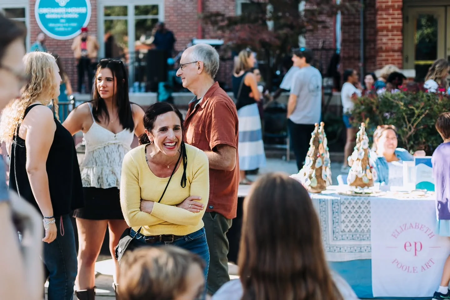 Our Orchard House community really showed up for our Homecoming Block Party this year! We had such a wonderful turnout of alumnae and current families, perfect weather, great food, a rocking band, engaging community and alumnae vendors, and so much F
