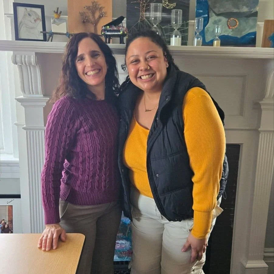 There's nothing like a visit from an alumna to drive home what Orchard House is all about, and we loved catching up with 2012 graduates Juliana and Emma (@7eblake), as well as 2003 grad Elizabeth Poole (@elizabethpooleart). We always want to hear wha