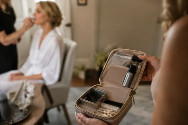 Bridal emergency hair kit with pins and spray