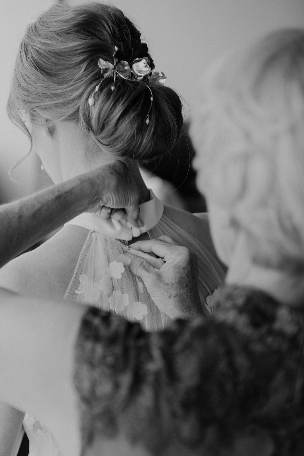 Catherine_Ben-Getting-Ready-Hers_ToW_20221008-34_websize.jpg