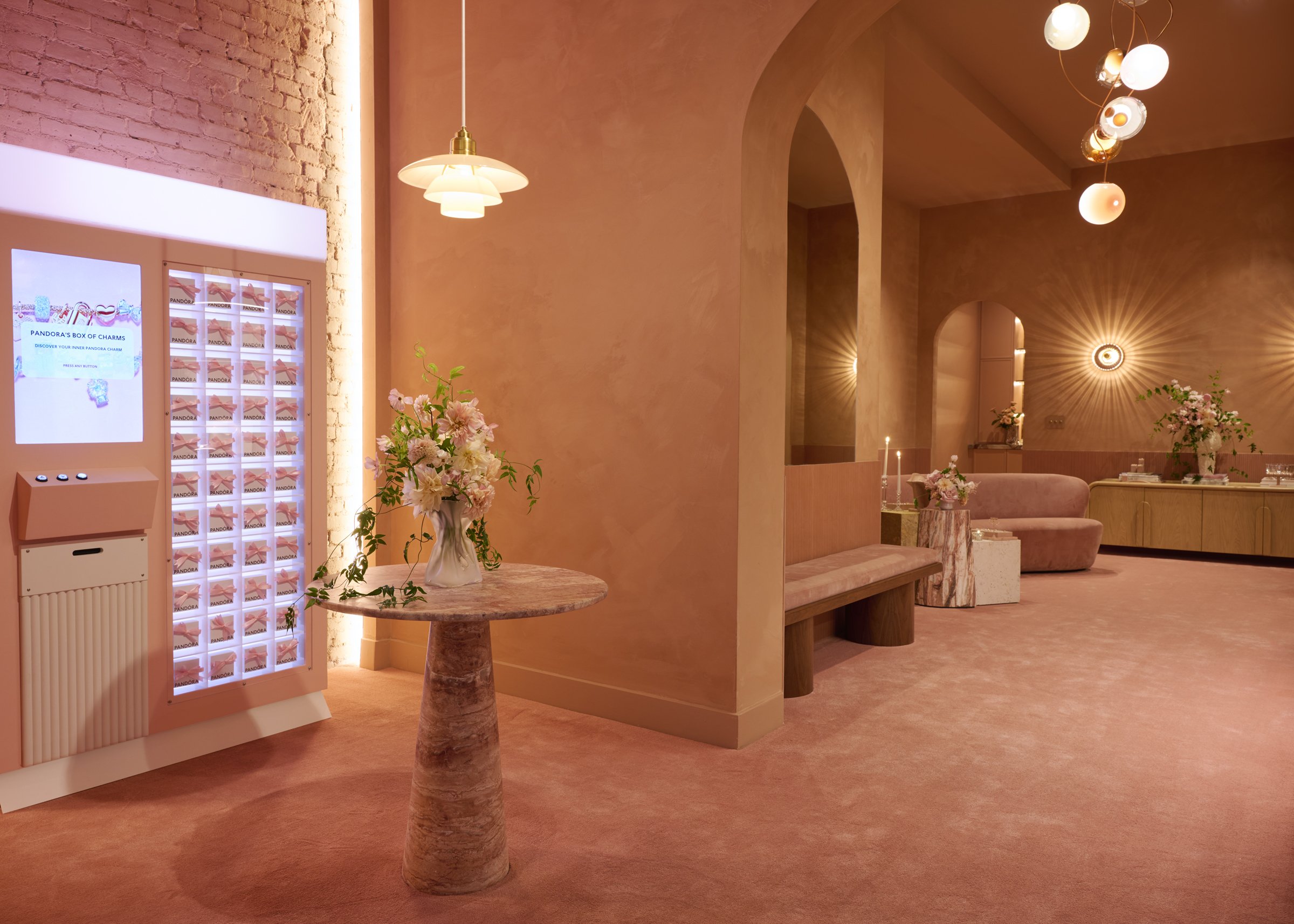 1048_Pandora_PR_Salon_S03_0055.jpg
