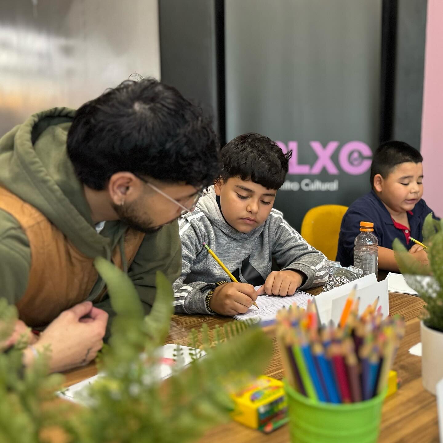 Estrellitas Escolares is our after-school program for youth ages 5-12 offering students the opportunity for individual tutoring, homework support, and group art-making twice a week during the school year.