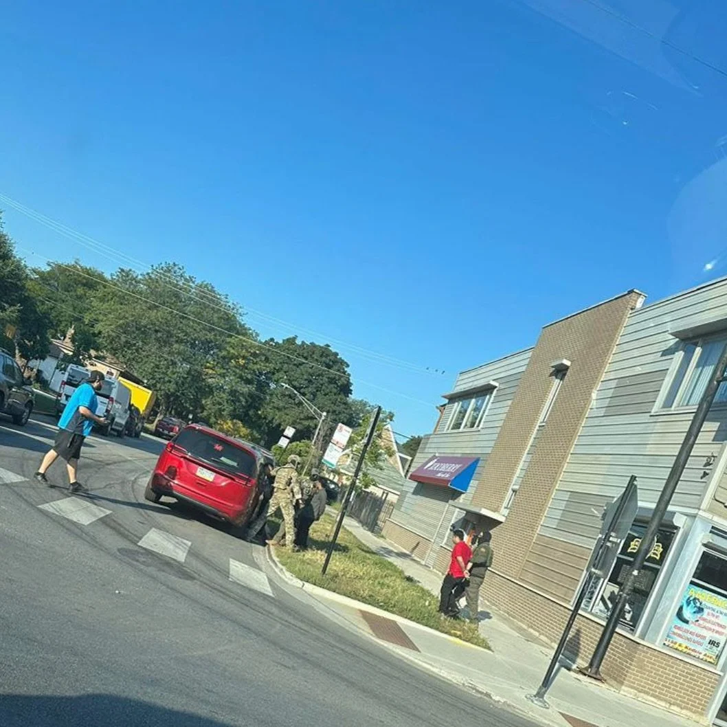 🚨 ICE in Gage Park on Kedzie avenue again this morning, 10/4/2025 9:30 am.