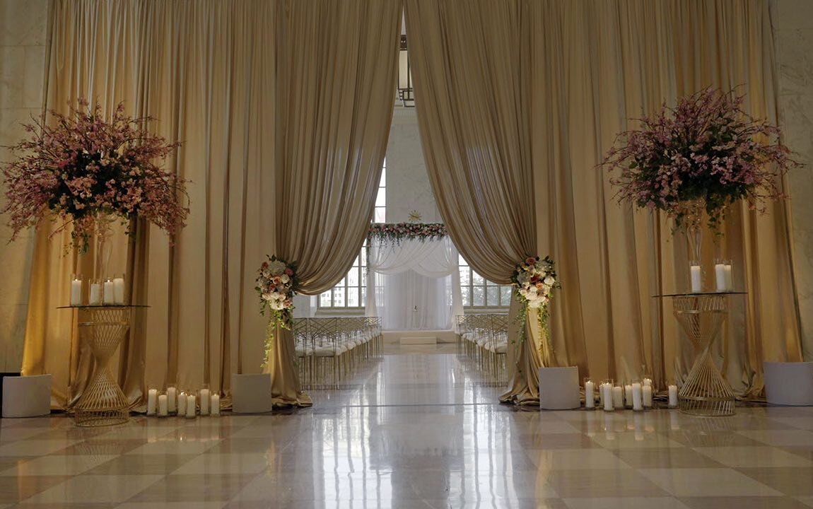 Imagine your entrance 

#weddingvideo #chicagowedding #chicagoweddingvideo #weddingphotographer #chicagoweddingphoto #weddingceremony #weddingflowers #weddingdress #groomsgift #bestchicagowedding #elegantwedding #midwestwedding #love #bestweddingidea