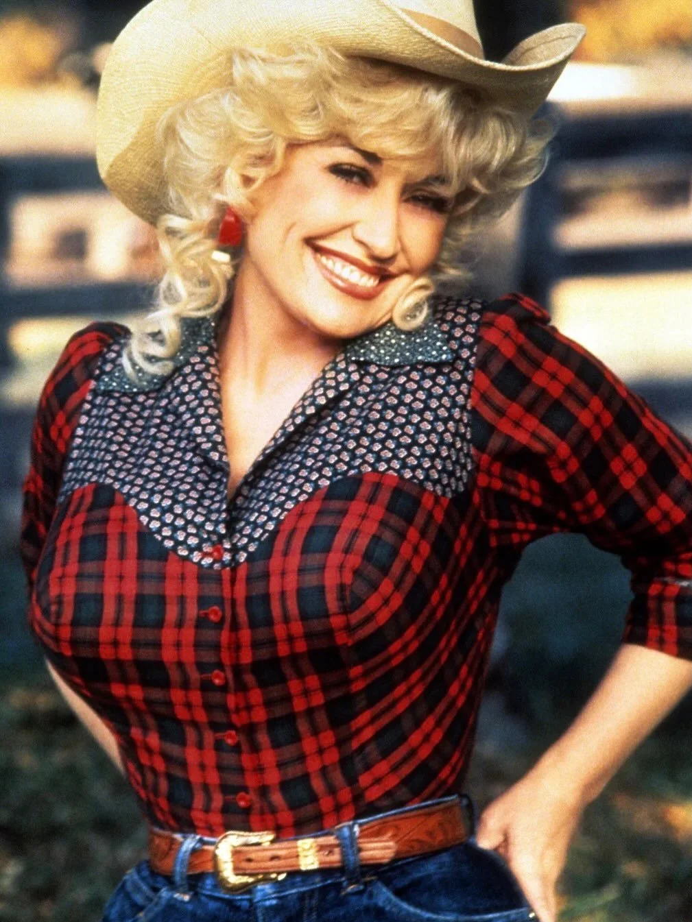 Thank you Dolly for everything you&rsquo;ve done for our community. All of East Tennessee is feeling the loss today. We will always love you 🧡 #dollyparton #willalwaysloveyou❤️